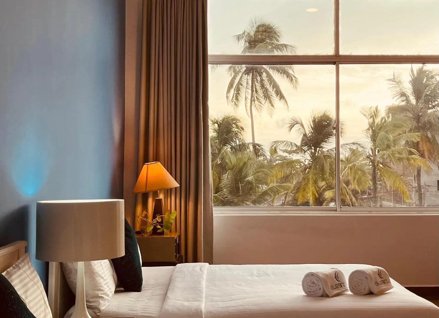 The Cave By Blue Bird Hotel Negombo