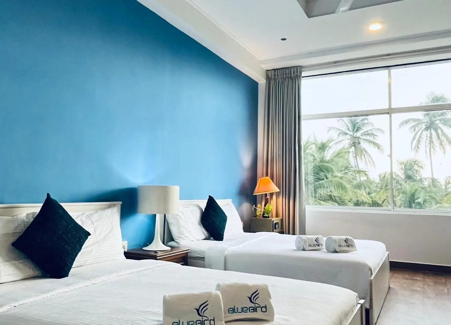 The Cave By Blue Bird Hotel Negombo