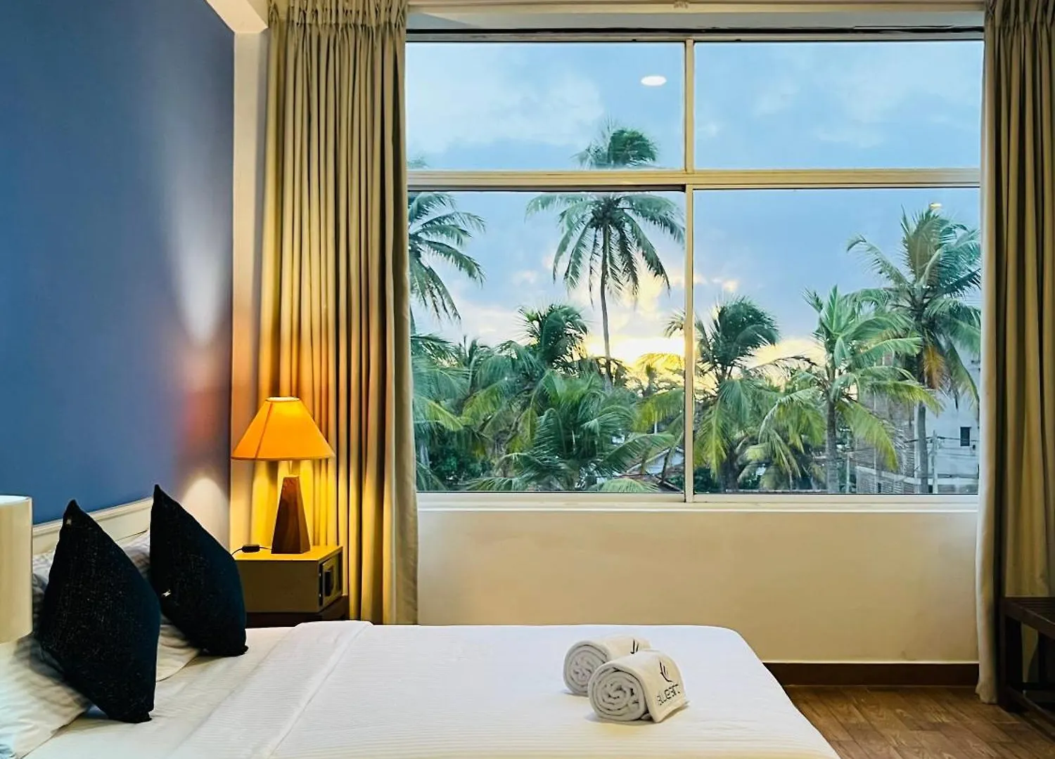 Hotel The Cave By Blue Bird Negombo