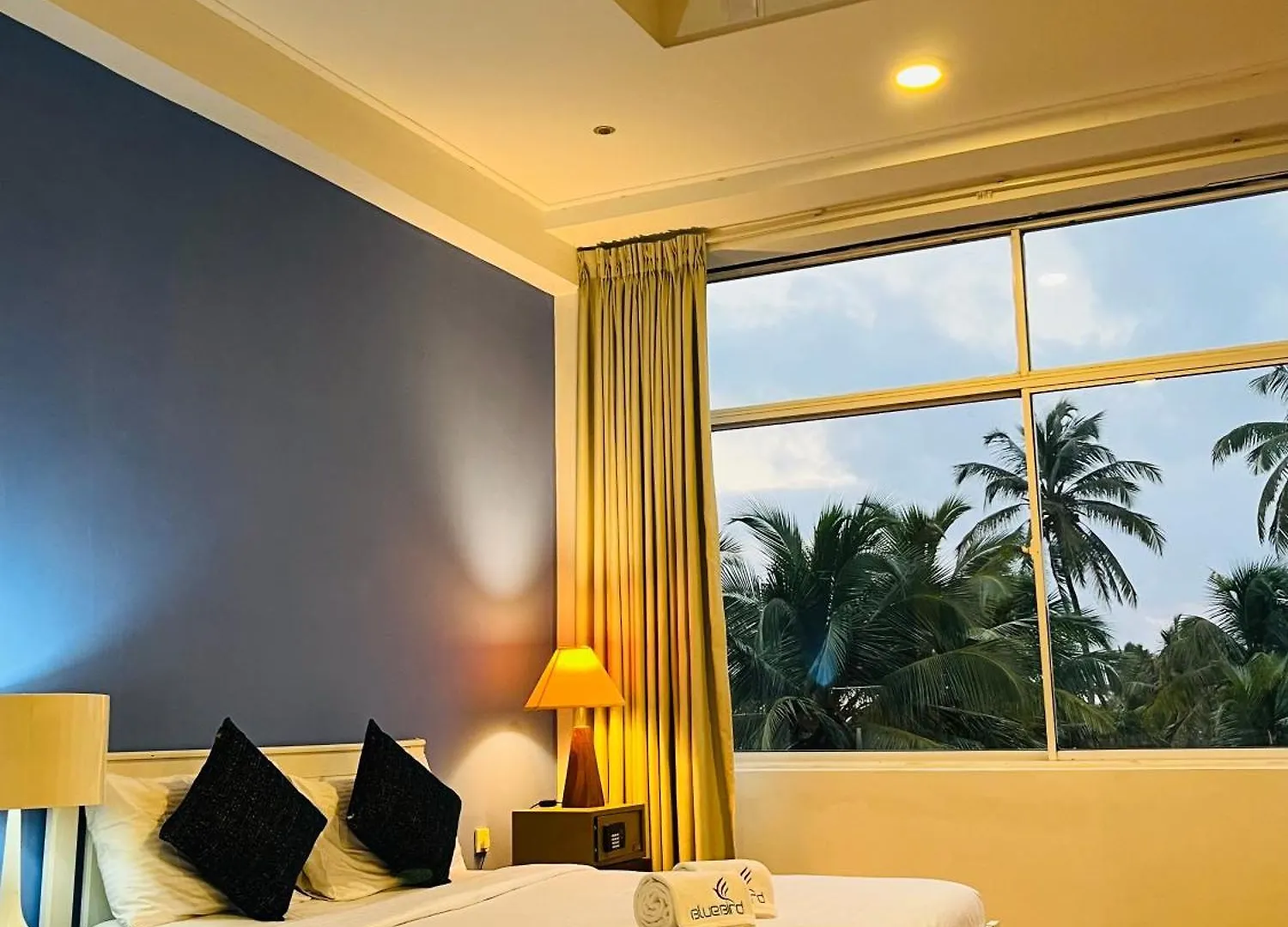 Hotel The Cave By Blue Bird Negombo Sri Lanka