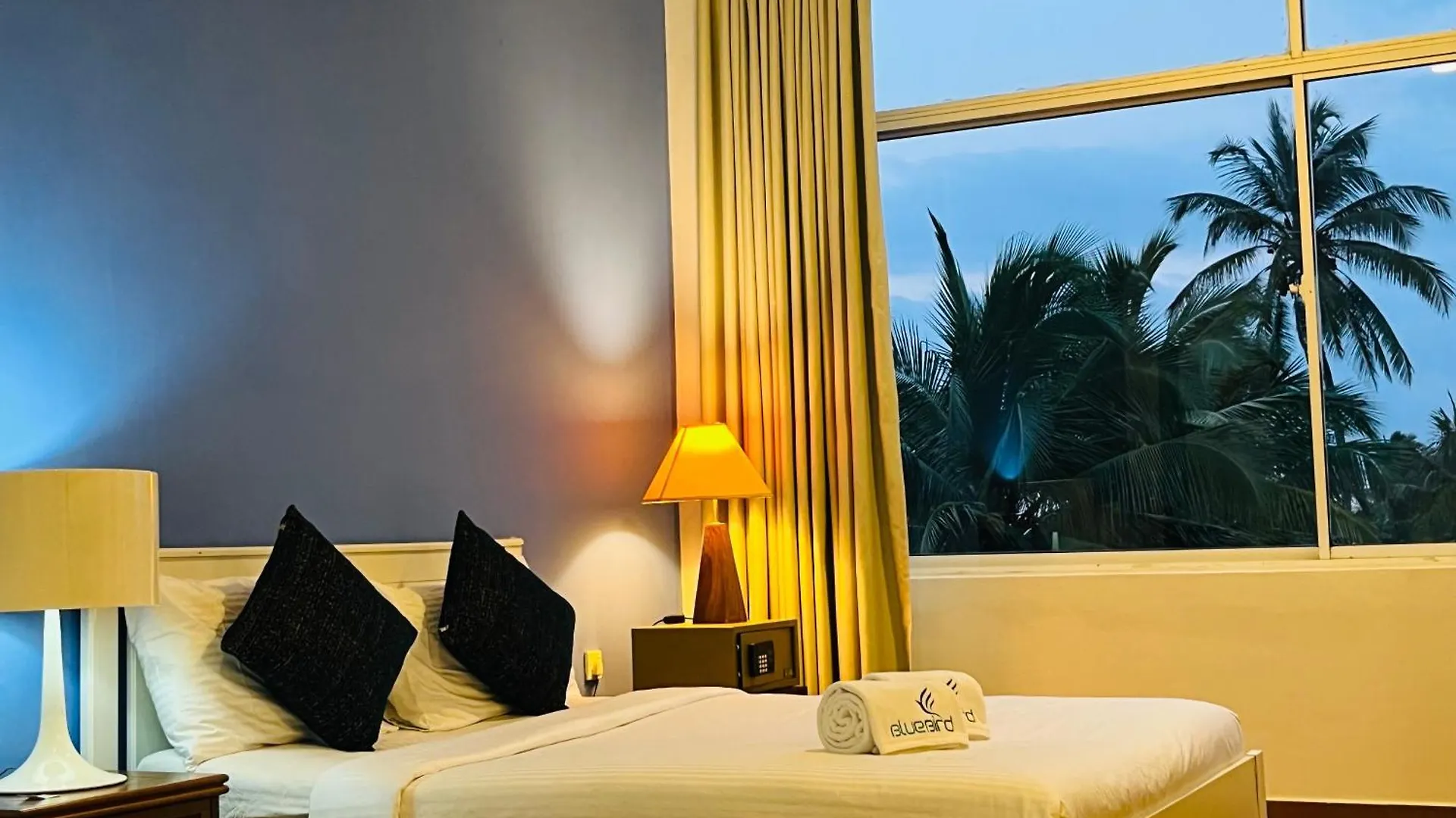 Hotel The Cave By Blue Bird Negombo