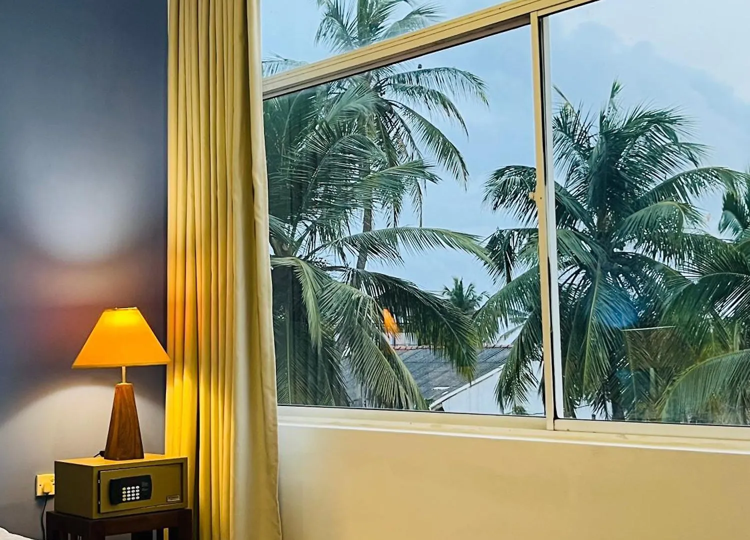 Hotel The Cave By Blue Bird Negombo 0*,  Sri Lanka