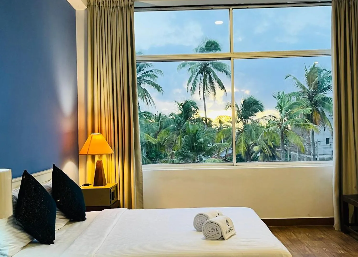 Hotel The Cave By Blue Bird Negombo