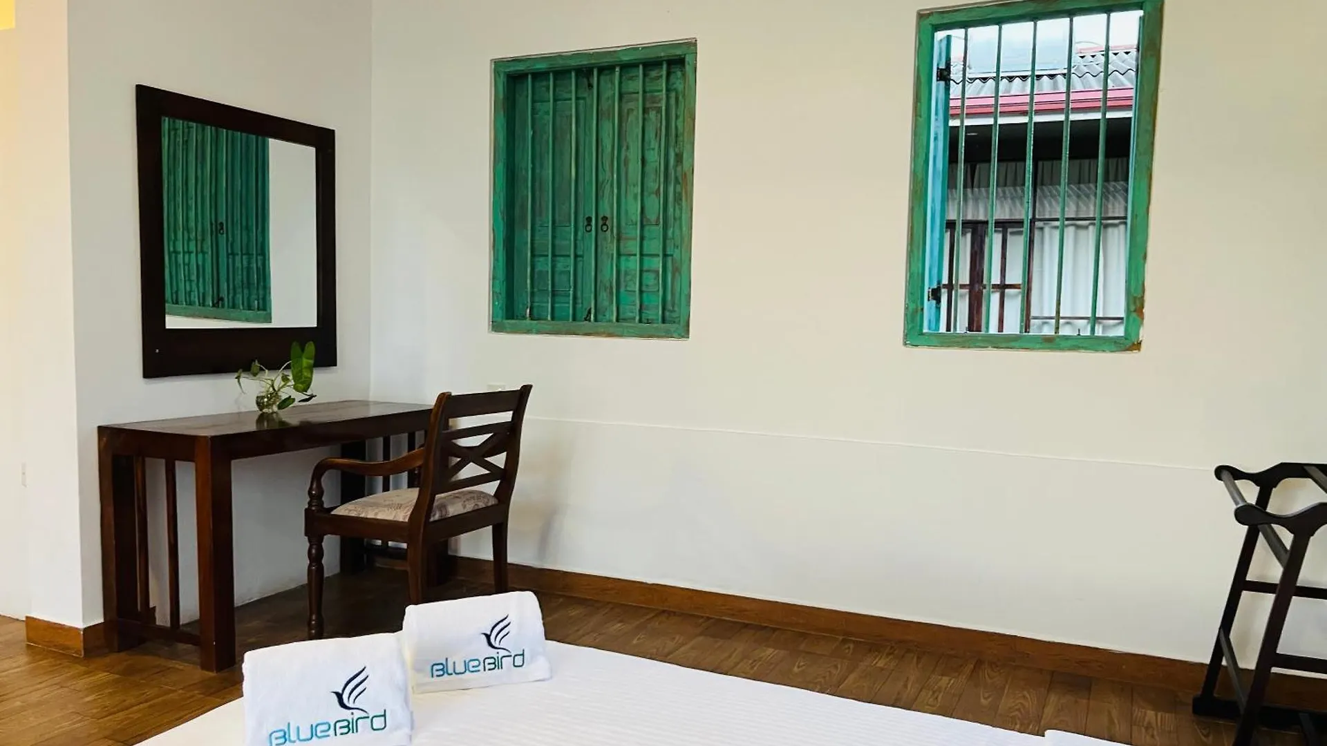 Hotel The Cave By Blue Bird Negombo