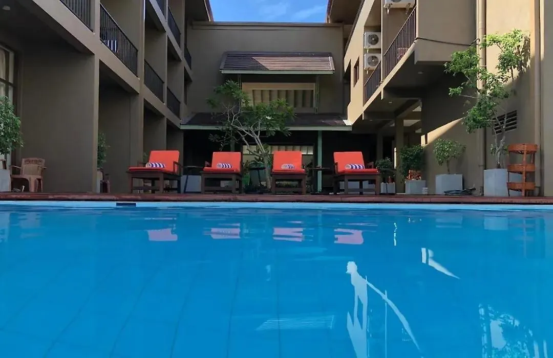 Hotel The Cave By Blue Bird Negombo