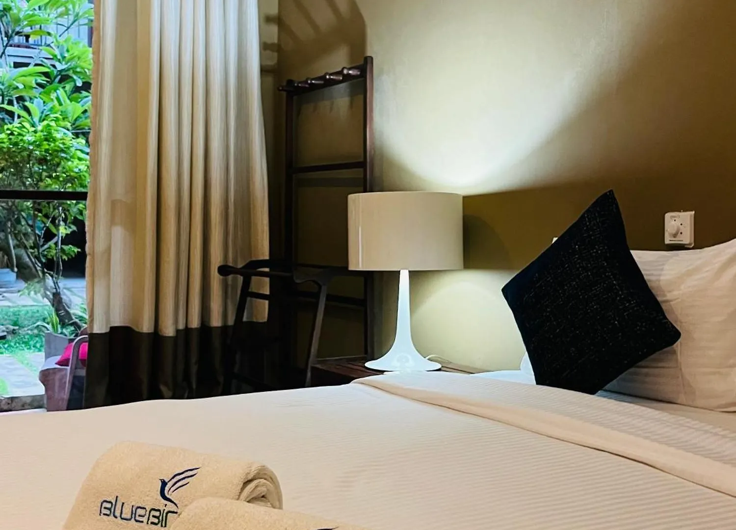 Hotel The Cave By Blue Bird Negombo 0*,