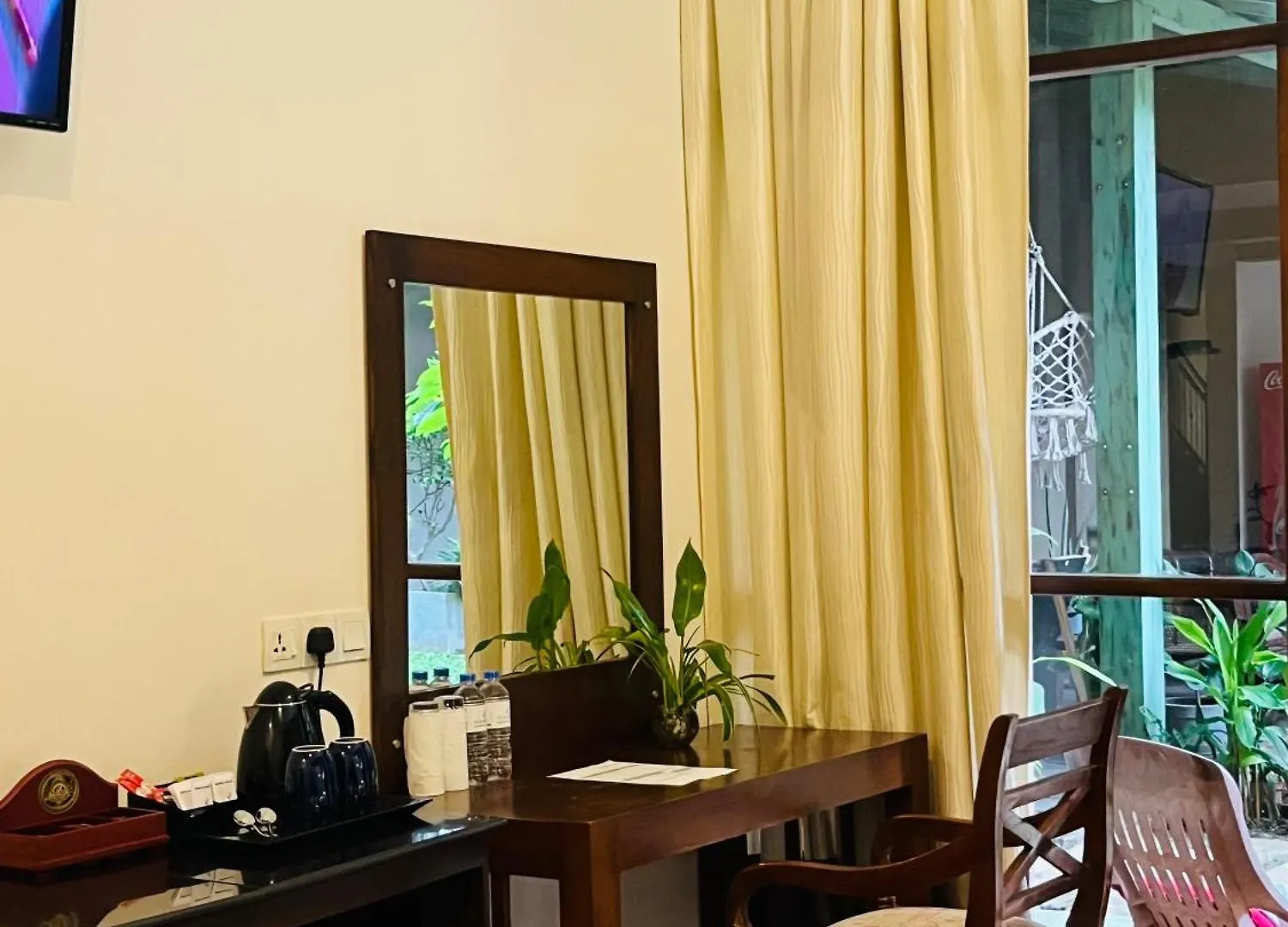 Hotel The Cave By Blue Bird Negombo
