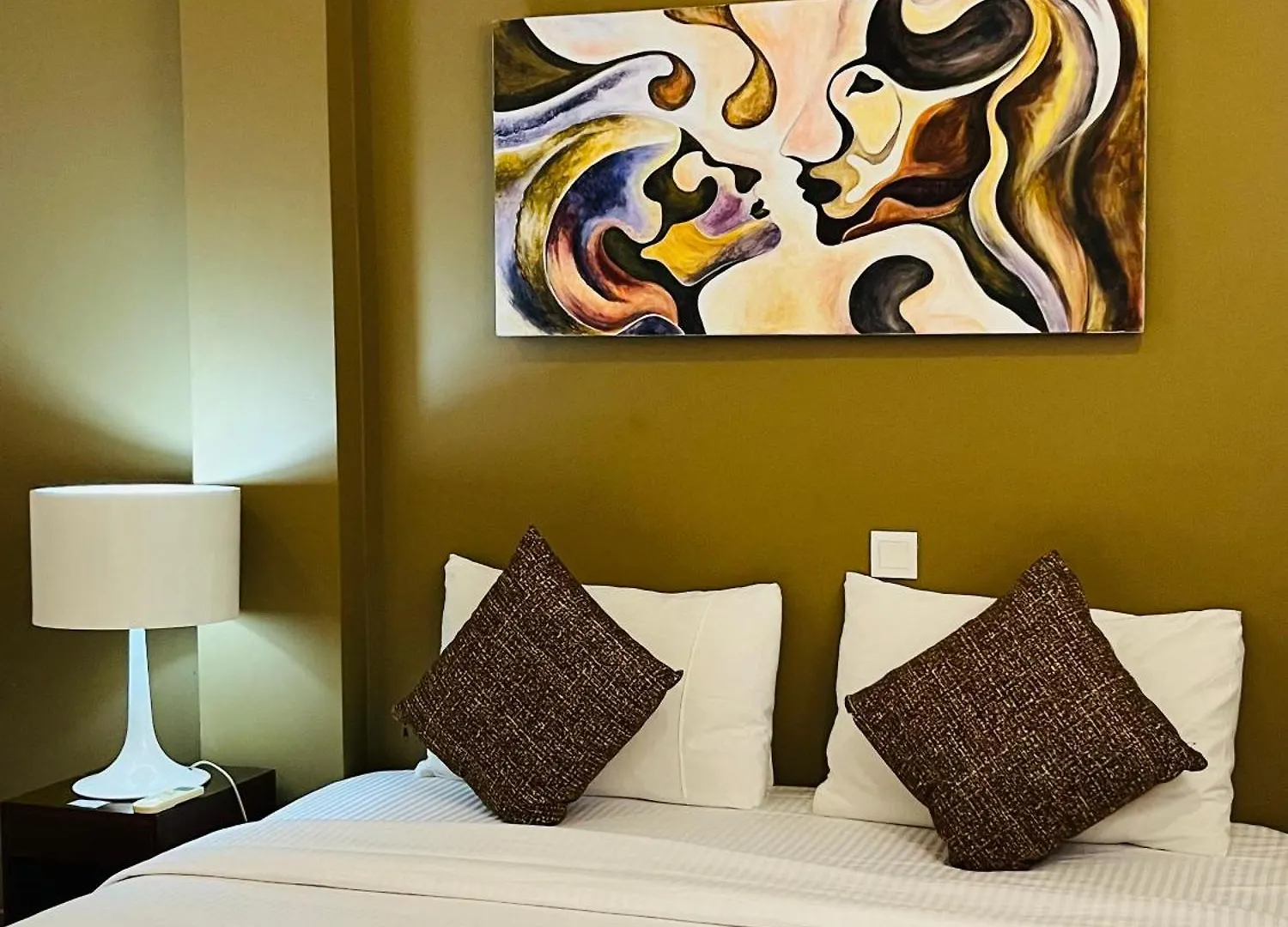 Hotel The Cave By Blue Bird Negombo