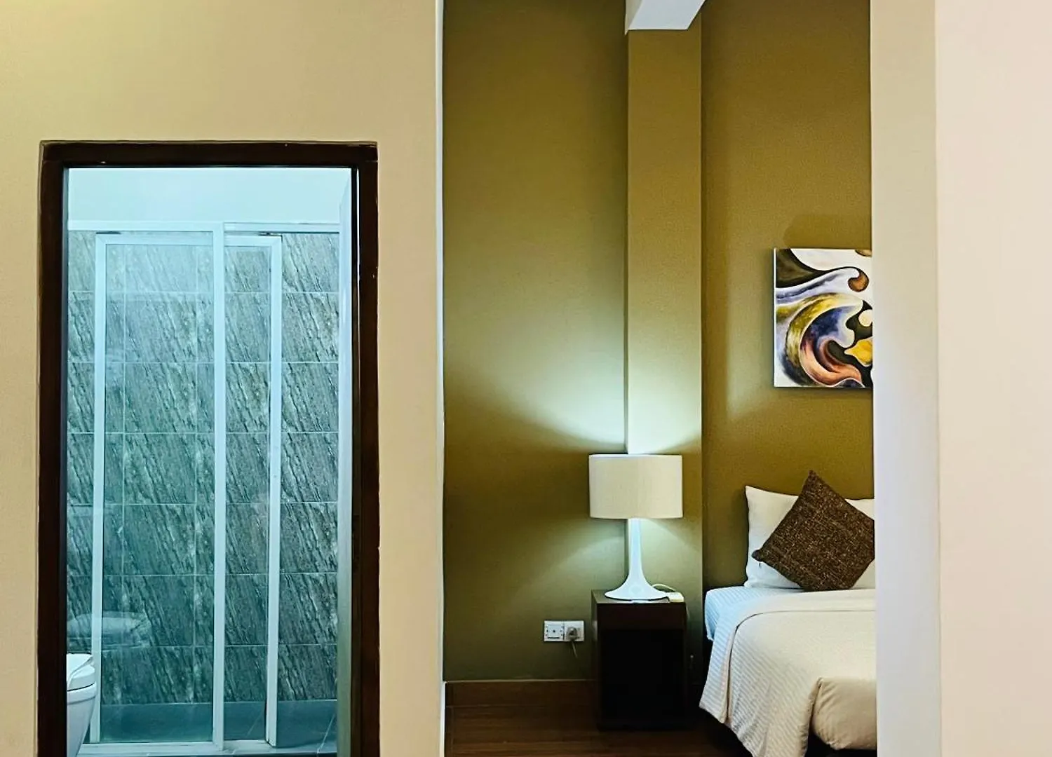 Hotel The Cave By Blue Bird Negombo